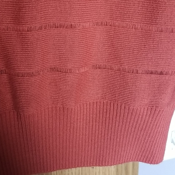 Orange top - Picture 3 of 3